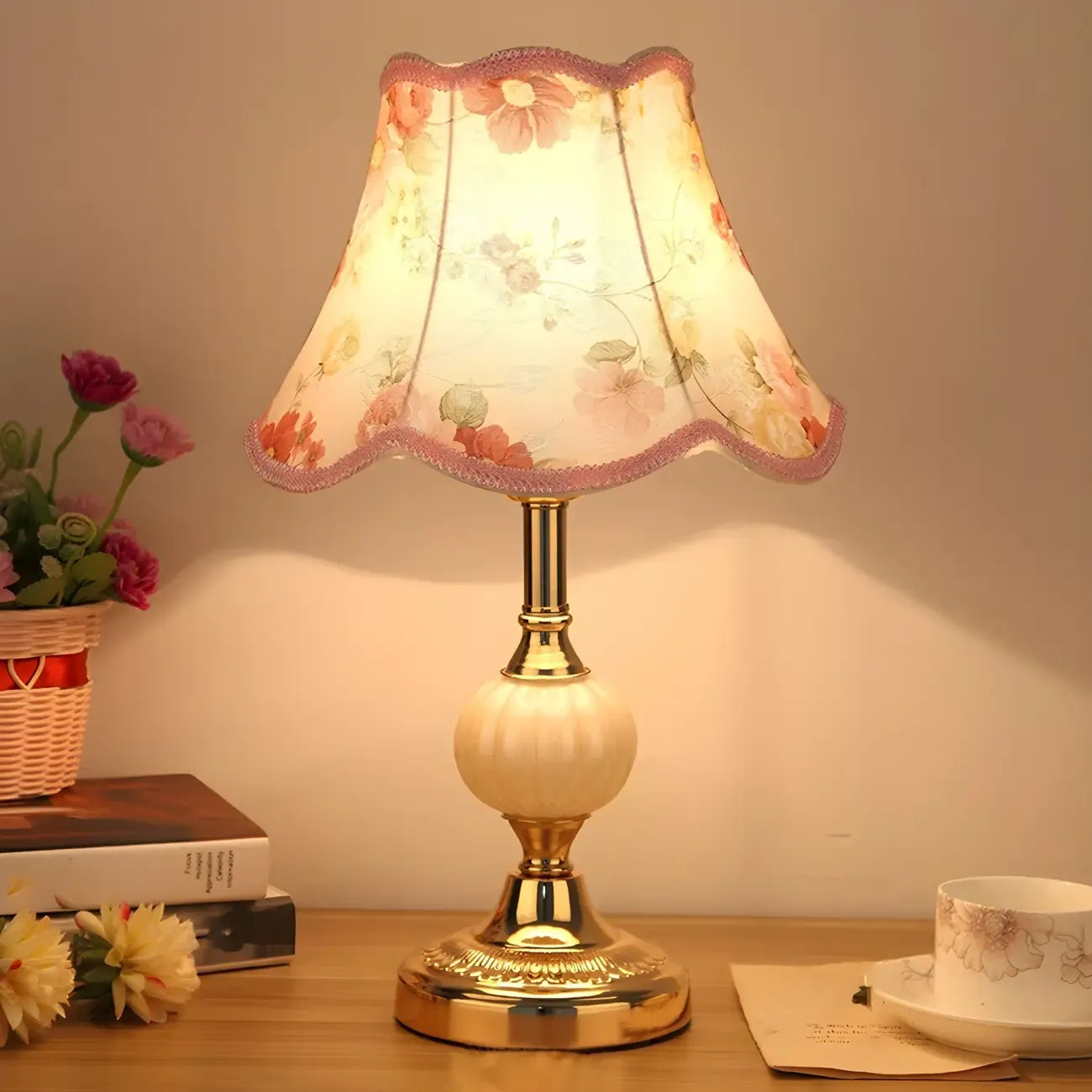 Lampe de table classique et élégante en métal avec abat-jour en tissu