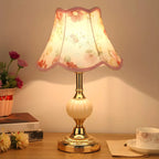 Lampe de table classique et élégante en métal avec abat-jour en tissu