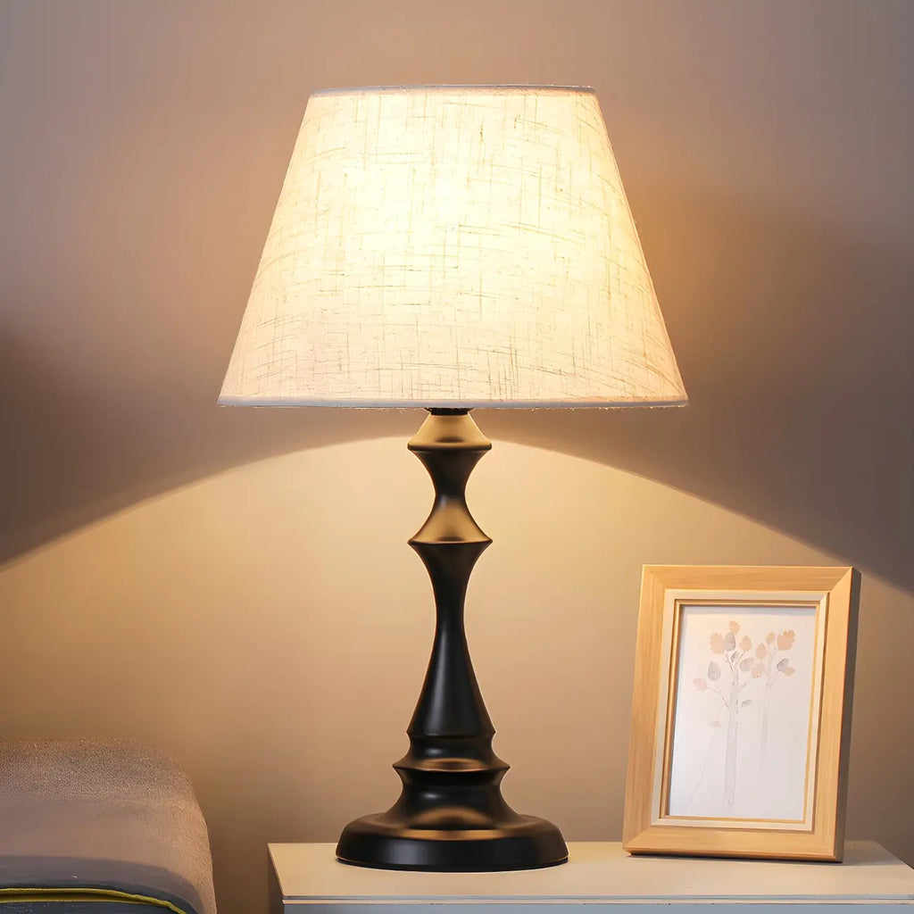 Lampe de table vintage à LED avec abat-jour en tissu et pied en métal noir