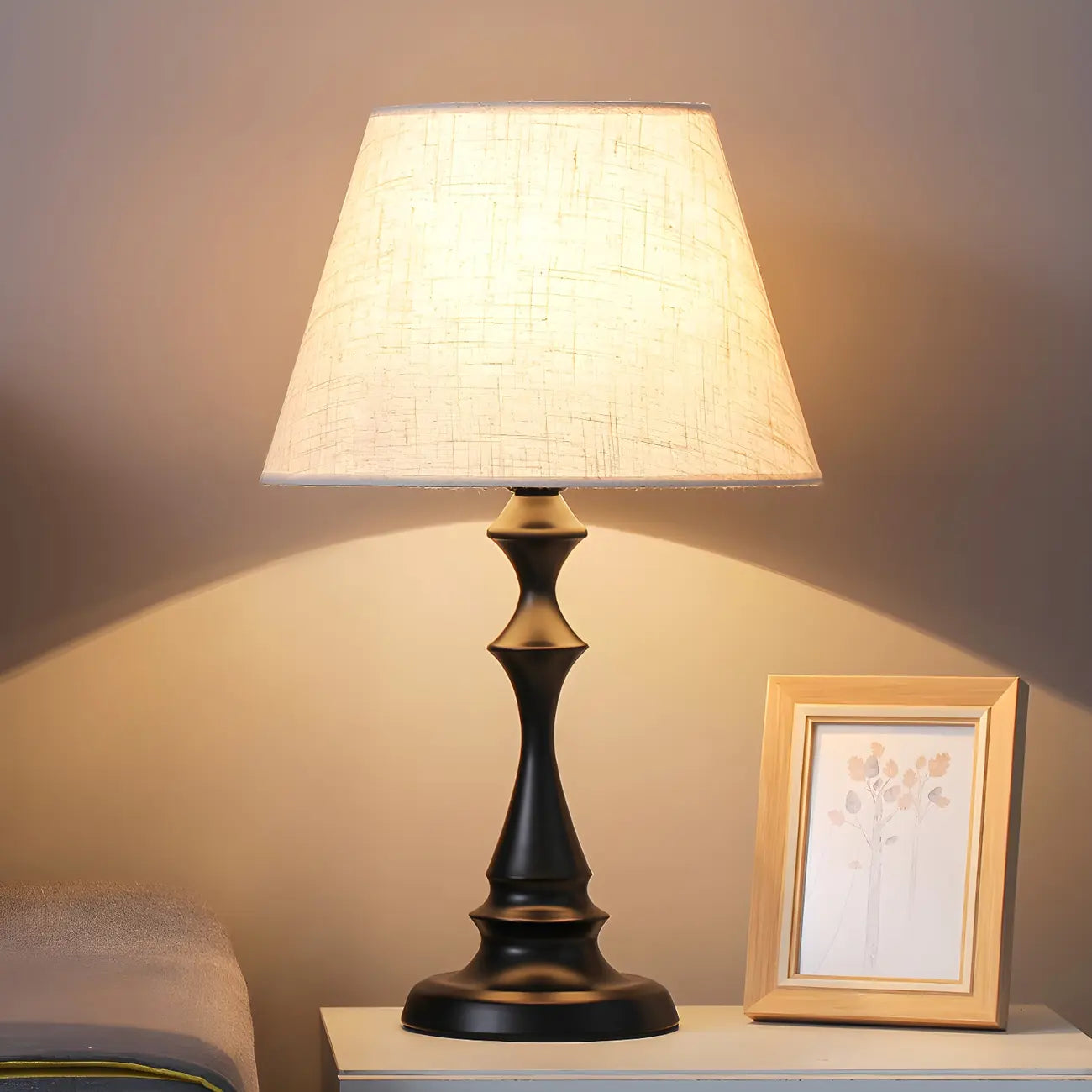 Lampe de table vintage à LED avec abat-jour en tissu et pied en métal noir