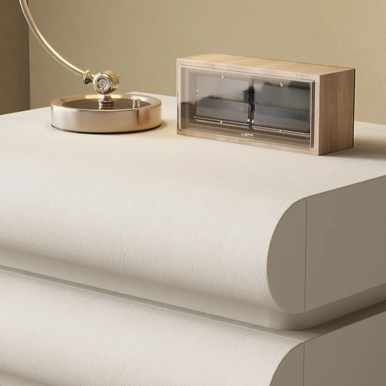 Table de chevet moderne à 3 tiroirs, couleur blanc cassé