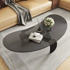 Table basse nordique à plateau en verre aux formes libres et piètement abstrait