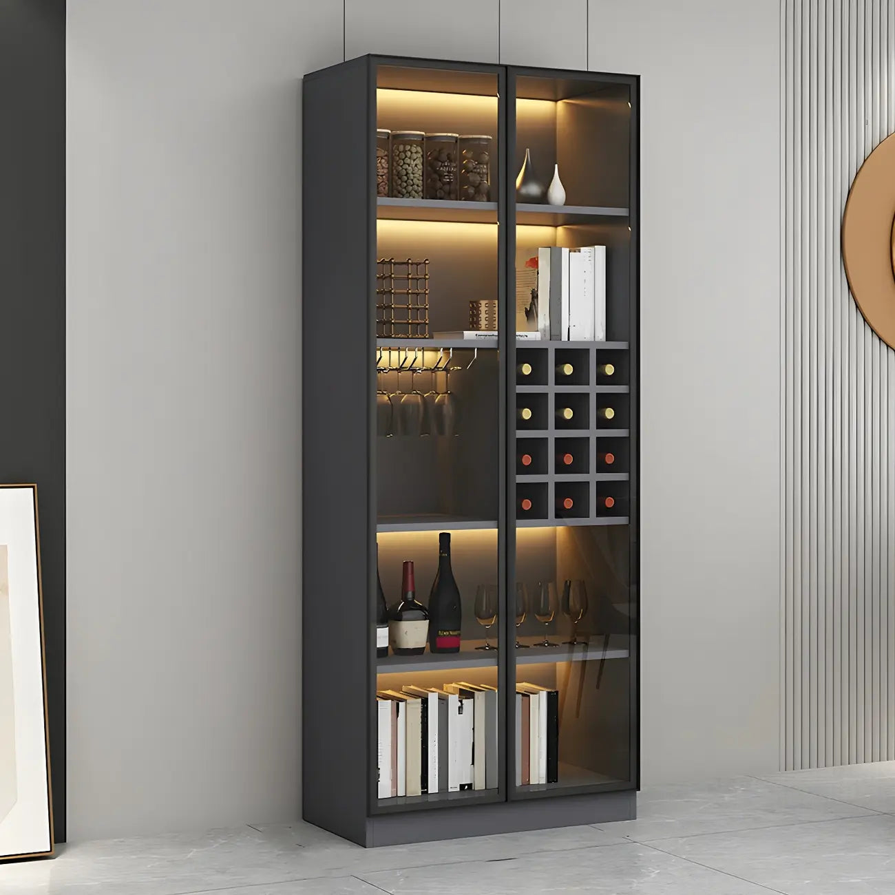 Éclairage moderne et indépendant d'une cave à vin en bois noir