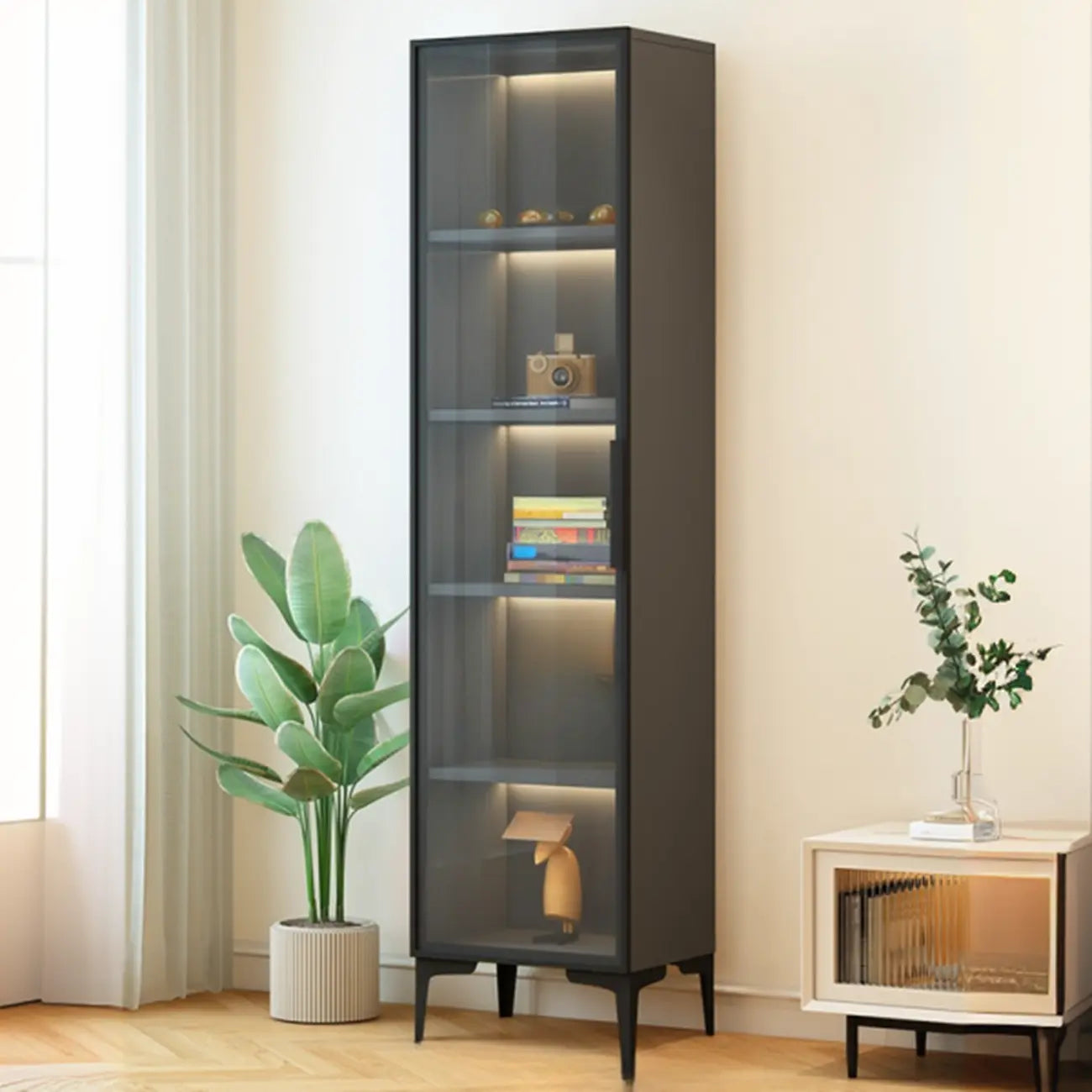 Vitrine lumineuse moderne en bois noir et verre transparent