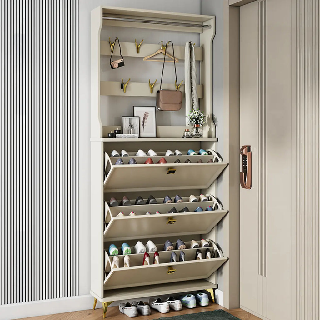 Meuble à chaussures étroit et moderne en bois blanc avec façade rabattable et réglable
