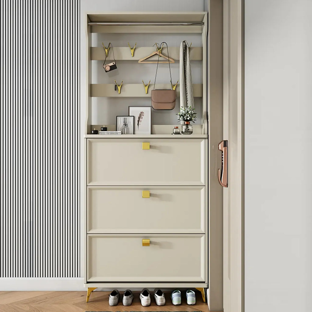 Meuble à chaussures étroit et moderne en bois blanc avec façade rabattable et réglable
