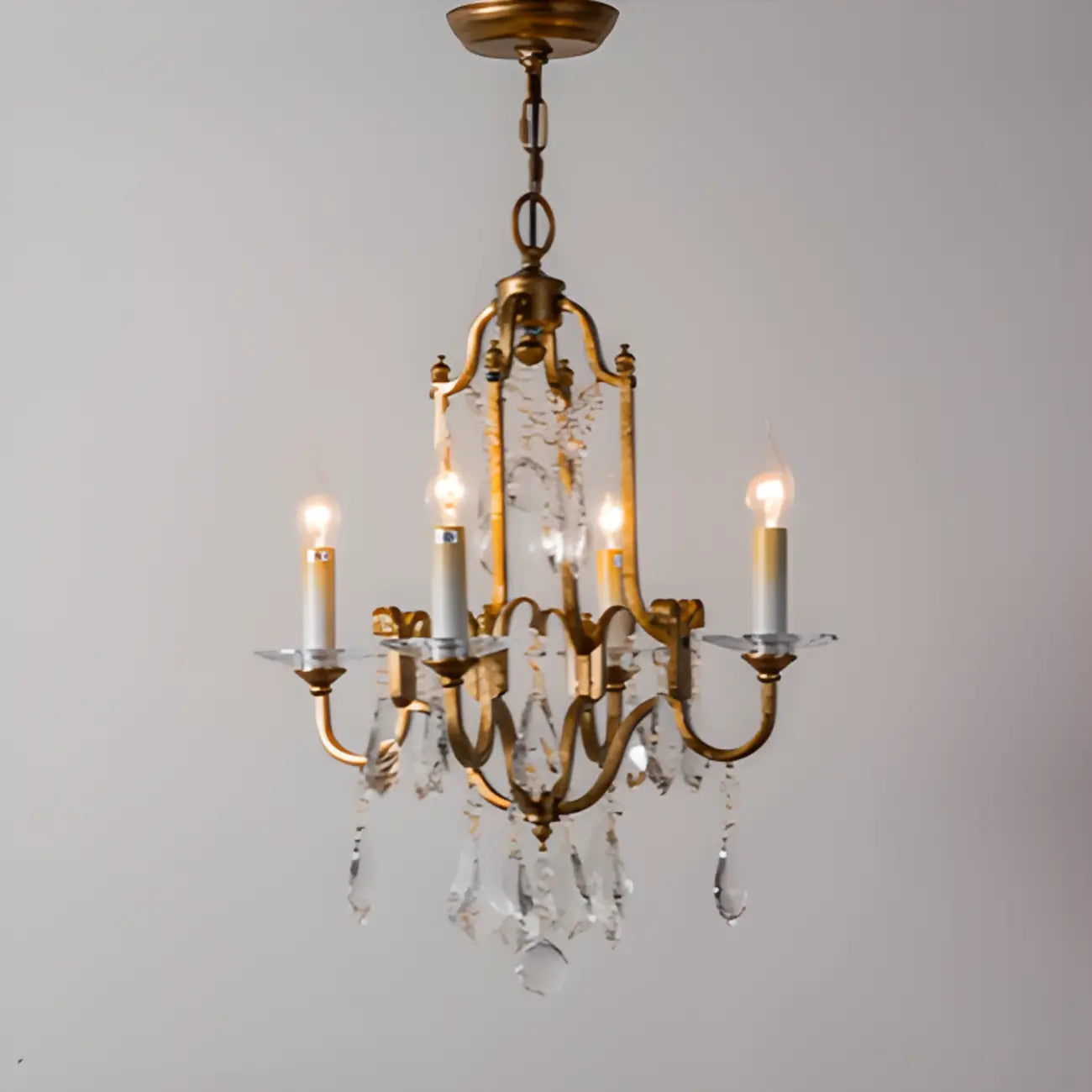 Lustre candélabre vintage traditionnel doré avec cristal