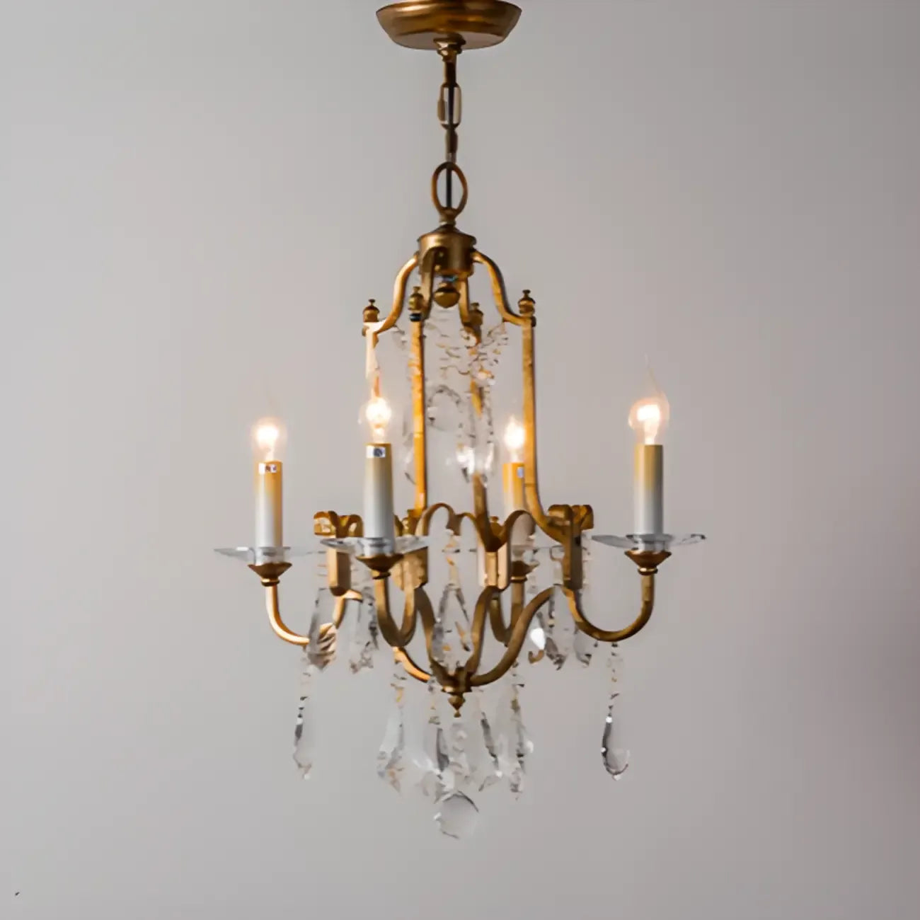 Lustre candélabre vintage traditionnel doré avec cristal