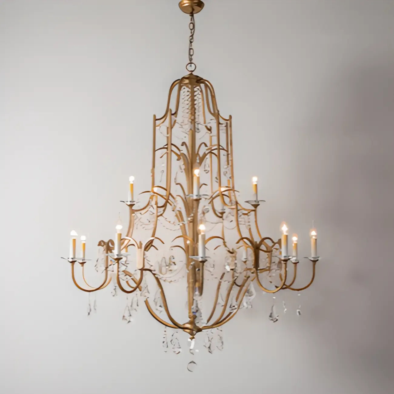 Lustre candélabre vintage traditionnel doré avec cristal