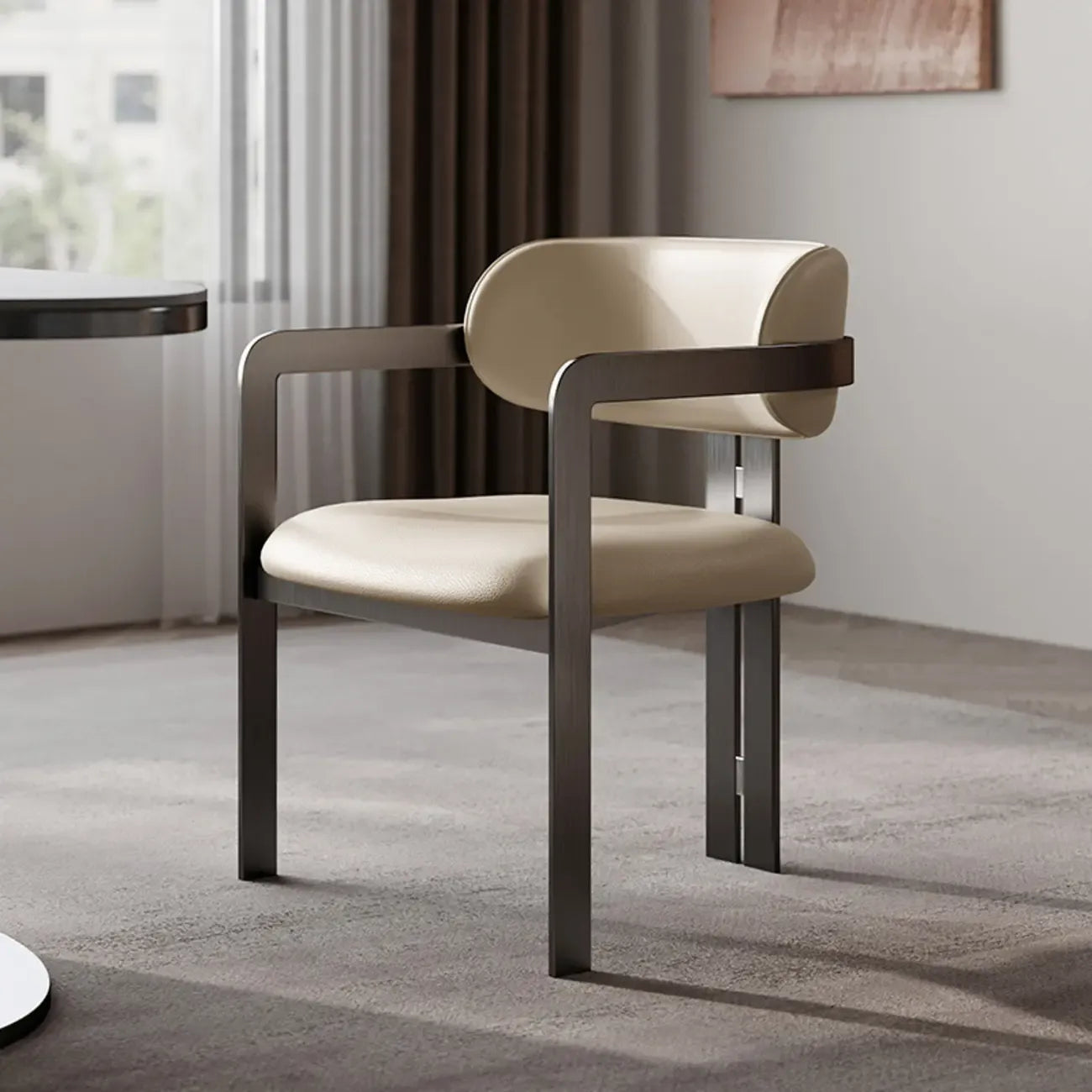 Chaise de salle à manger moderne avec accoudoirs en similicuir et pieds en alliage