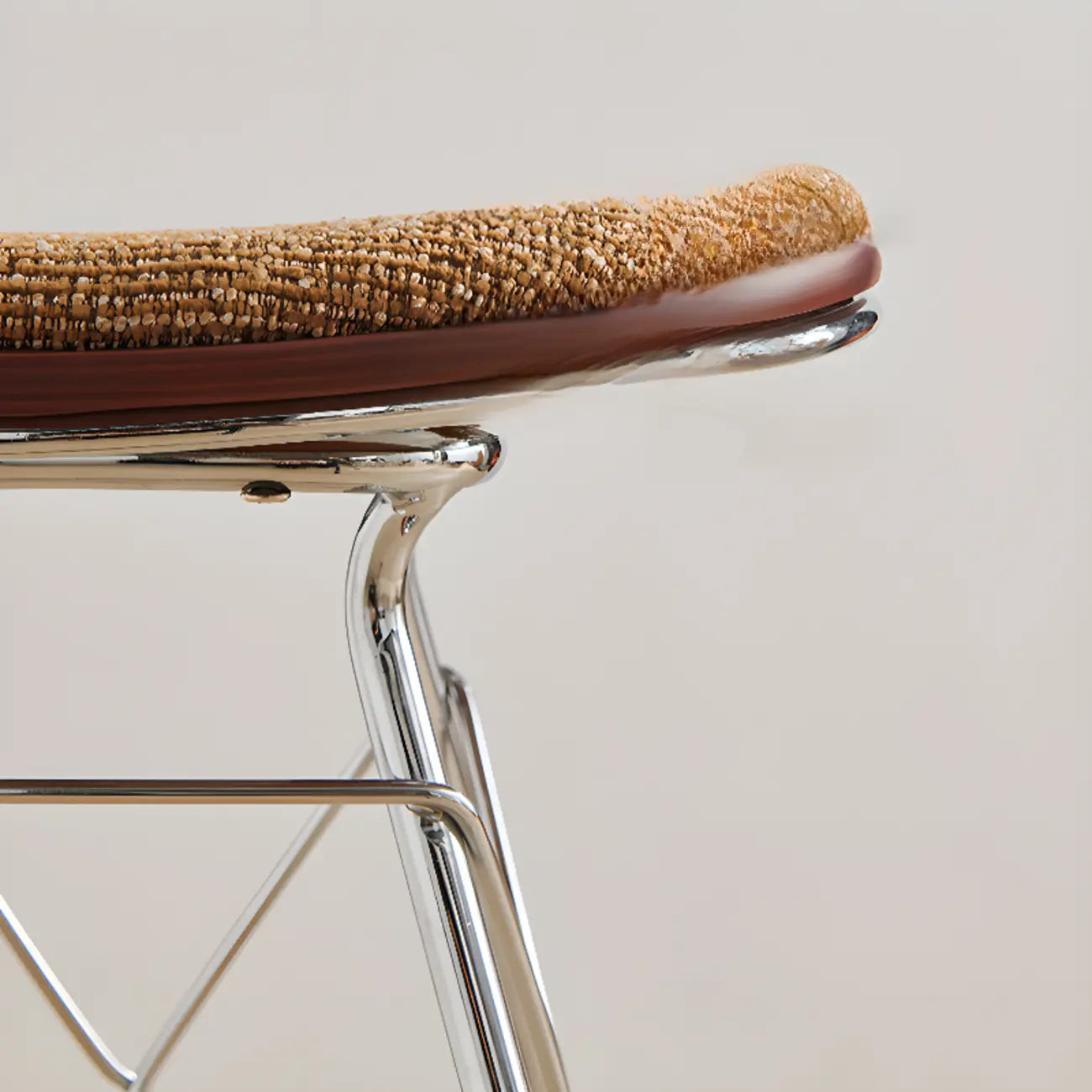 Sgabello da bar senza schienale con cuscino da maglia e struttura metallica regolabile
