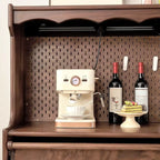 Buffet marron à 3 tiroirs et panneau perforé en bois, avec éclairage intégré