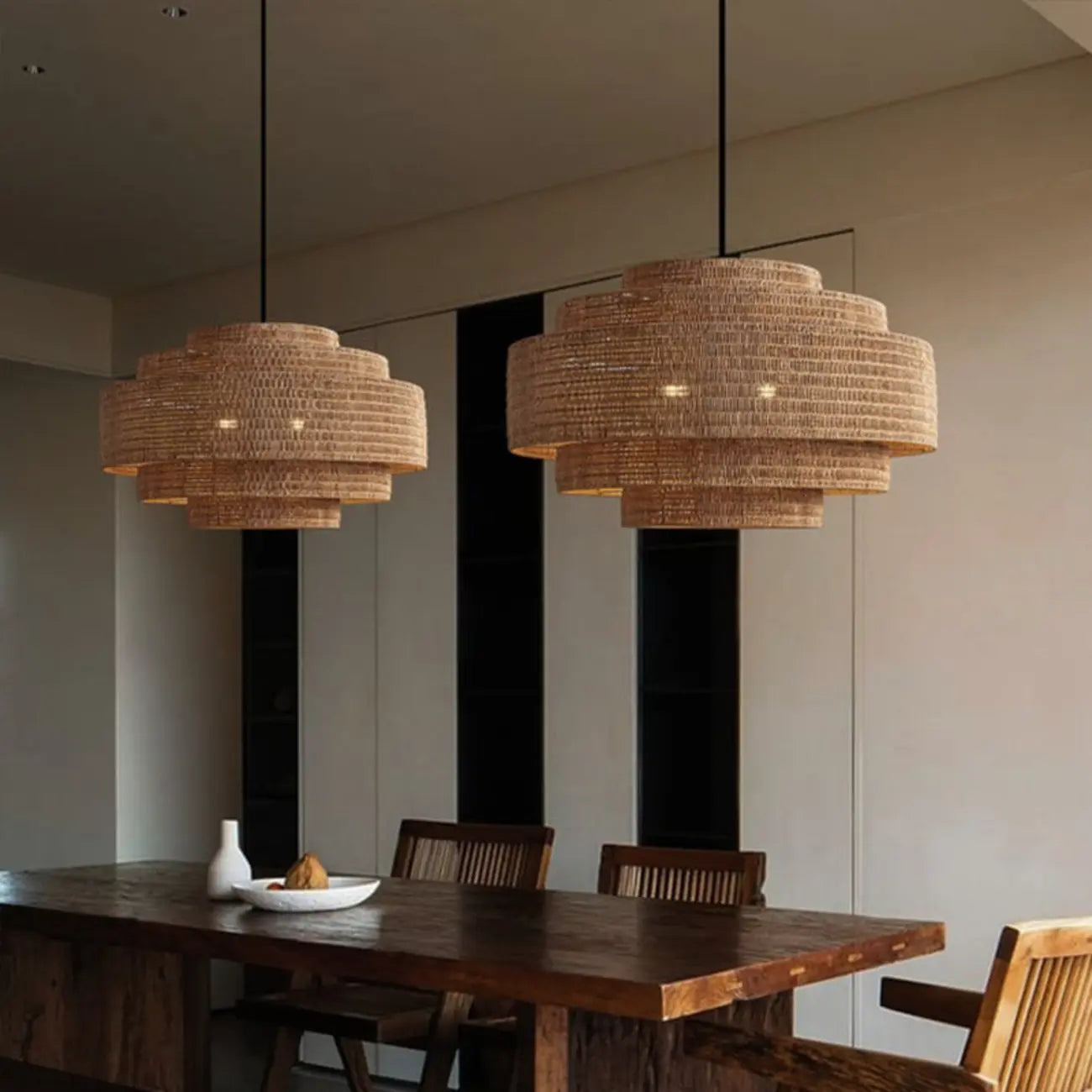 Suspension à plusieurs niveaux en rotin marron style Wabi-Sabi pour salle à manger