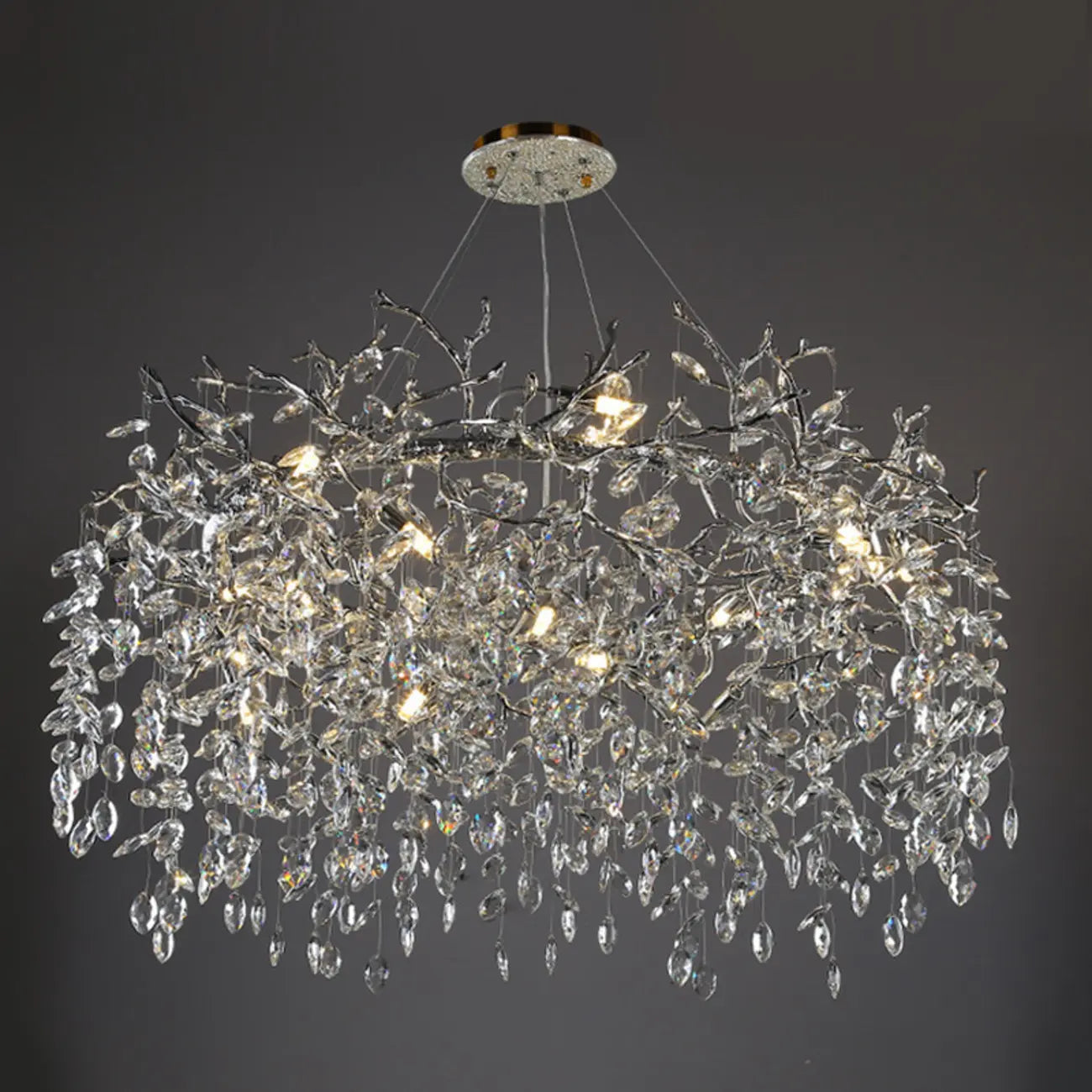 Lustre élégant en cristal, style moderne, à branches dorées et branches.