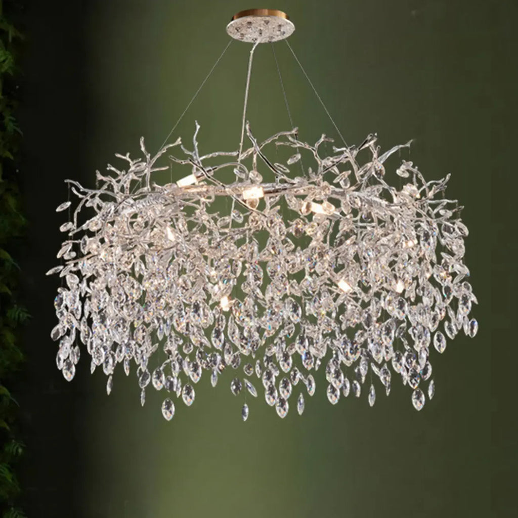 Lustre élégant en cristal, style moderne, à branches dorées et branches.