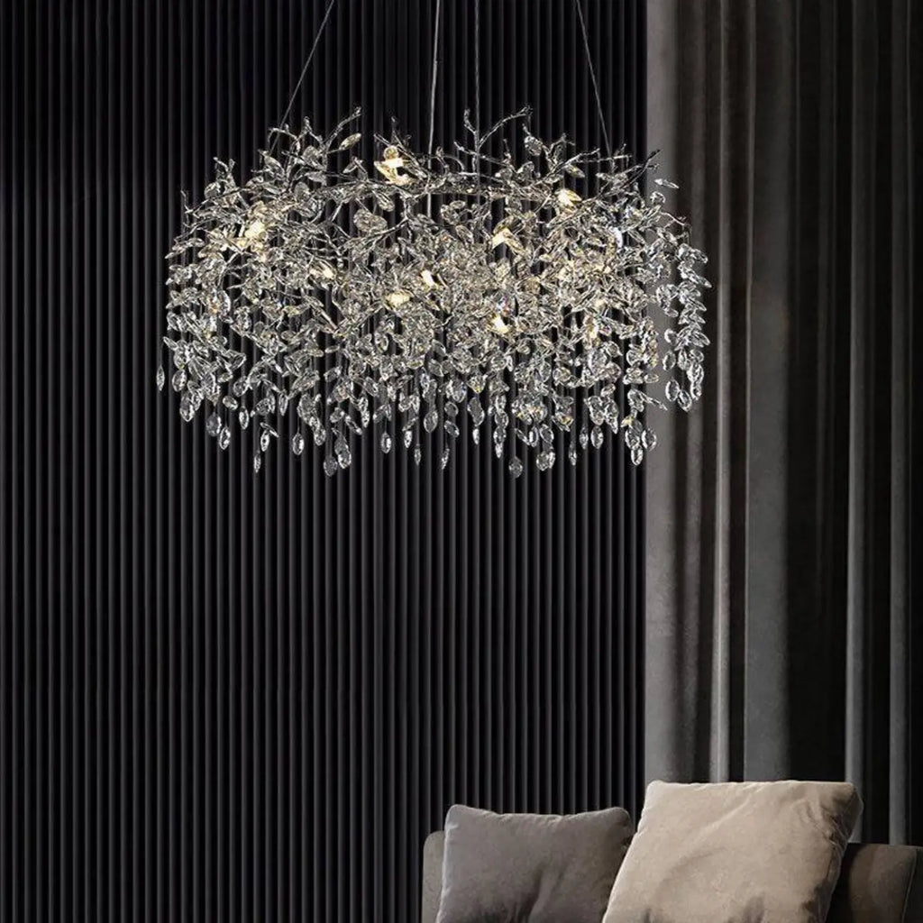 Lustre élégant en cristal, style moderne, à branches dorées et branches.