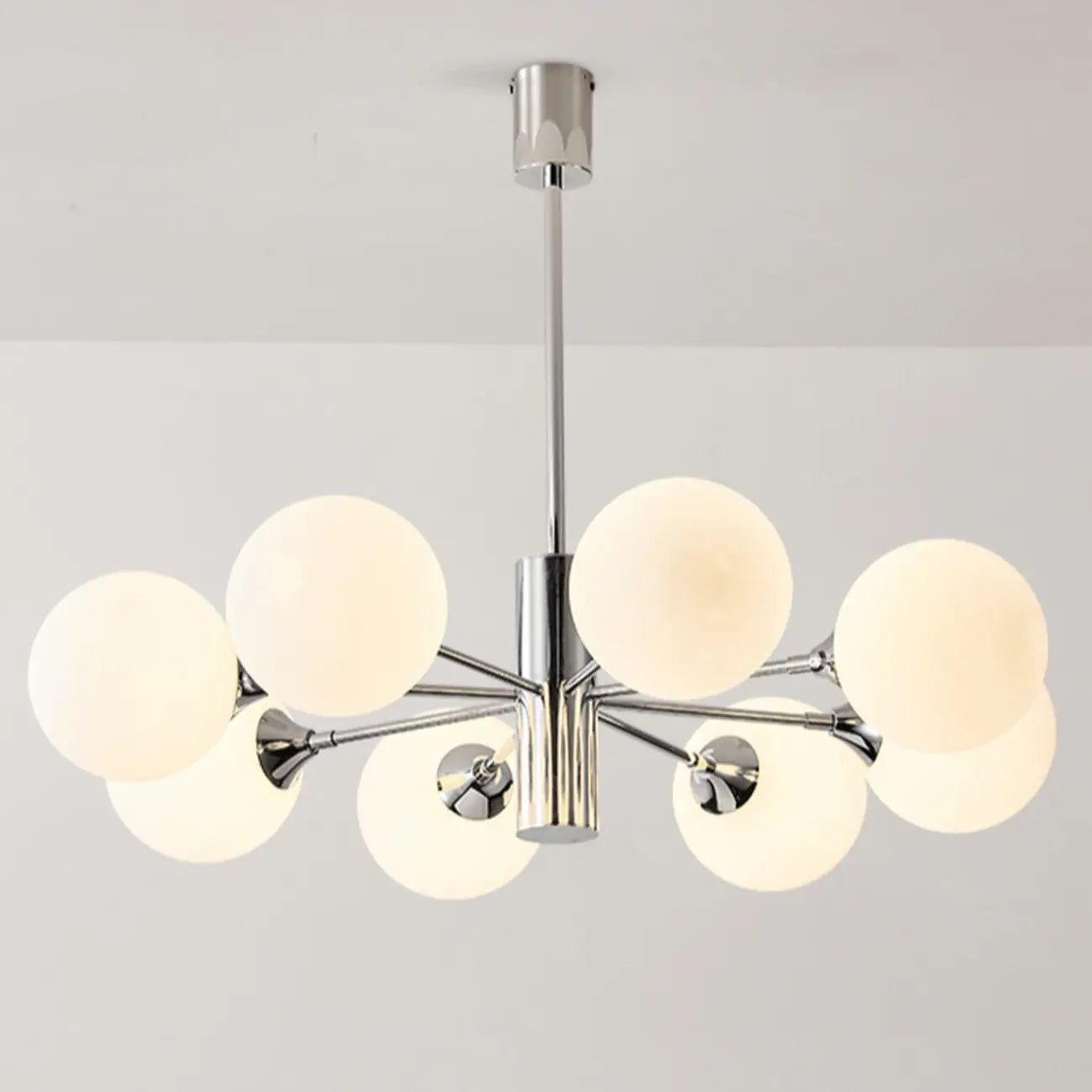 Lustre Sputnik argenté moderne avec globe en verre blanc