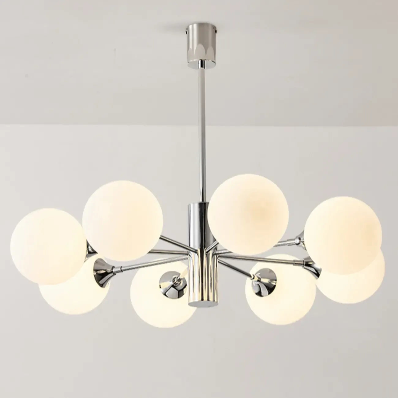 Lustre Sputnik argenté moderne avec globe en verre blanc