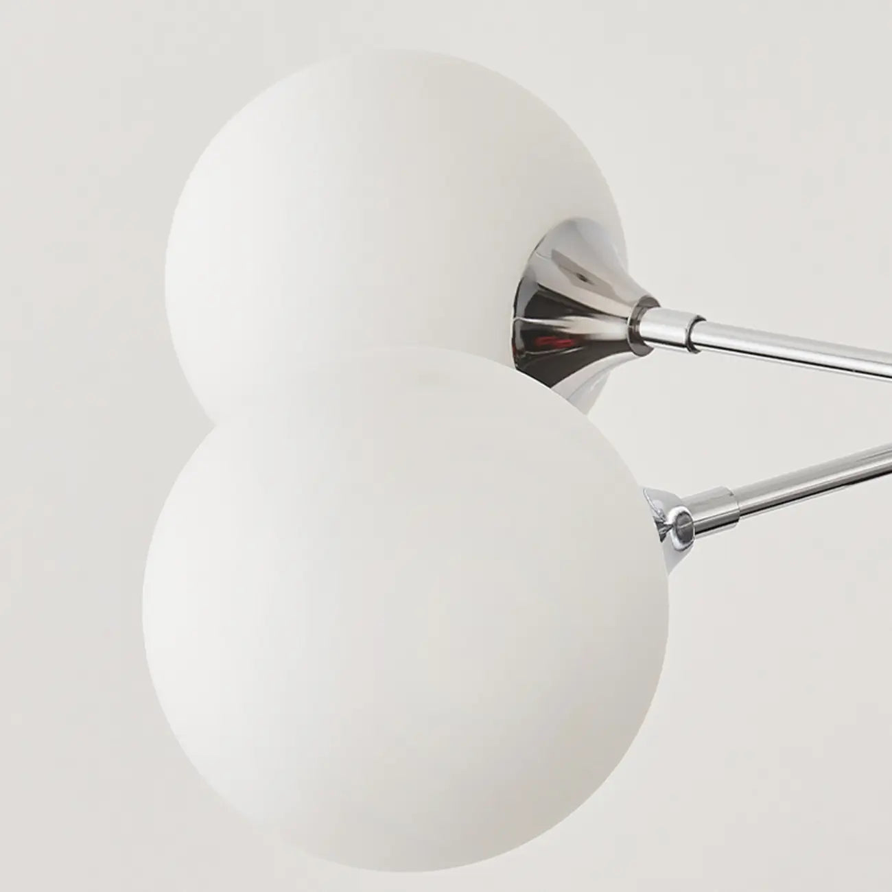 Lustre Sputnik argenté moderne avec globe en verre blanc