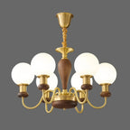 Lustre en laiton et bois de style Mid-Century avec abat-jour en verre sphérique