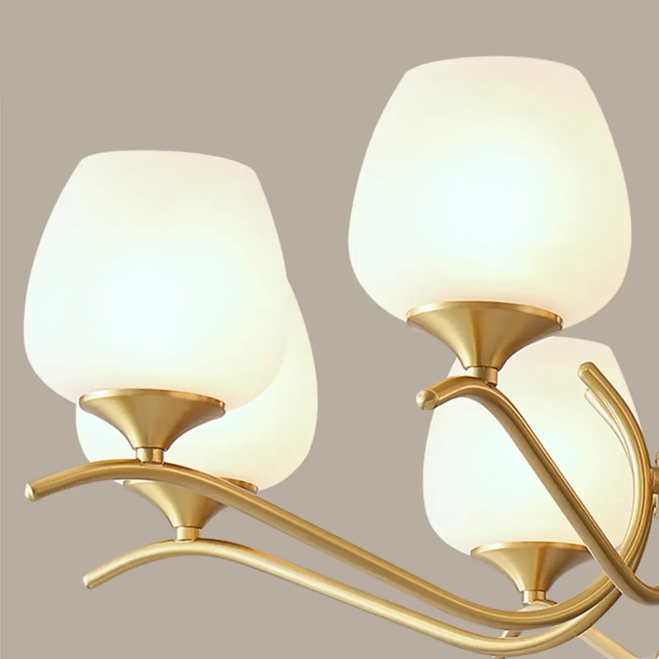 Lustre élégant en verre blanc et or, de style moderne du milieu du siècle
