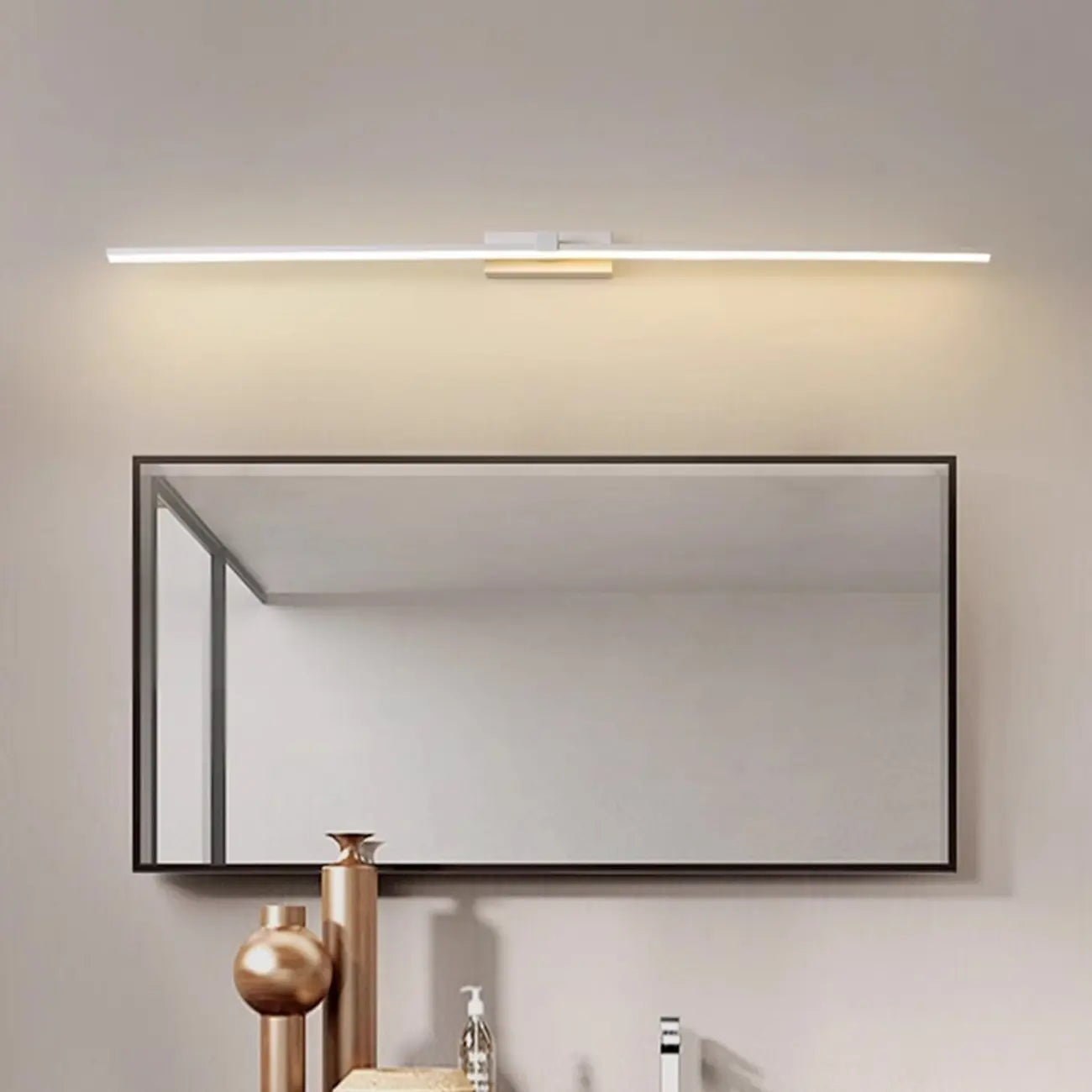 Applique murale minimaliste et linéaire à LED avec lumière naturelle