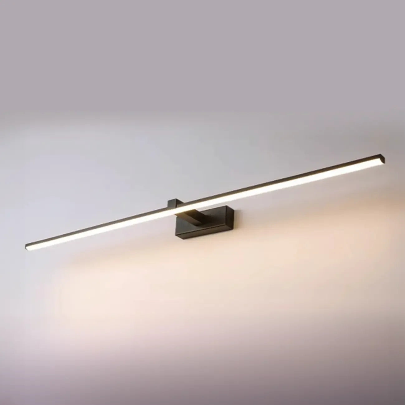 Applique murale minimaliste et linéaire à LED avec lumière naturelle