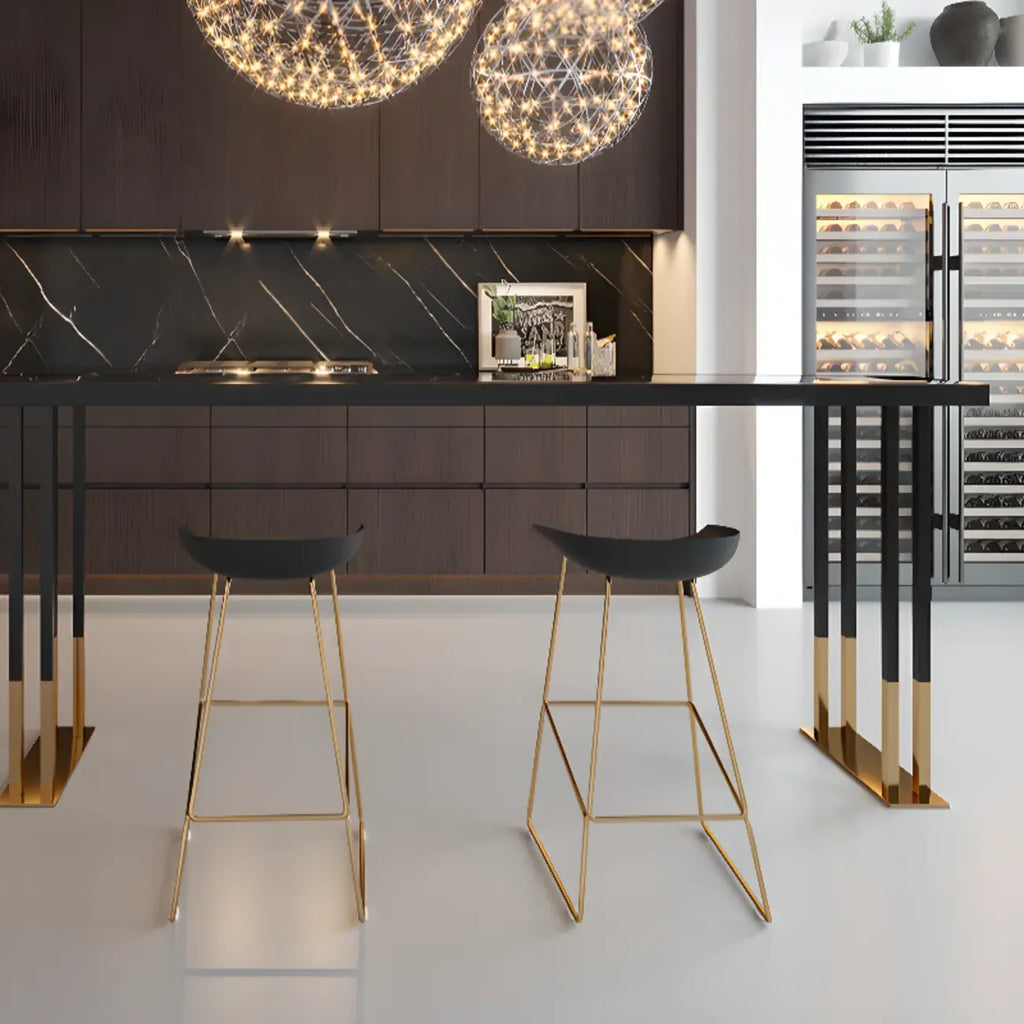 Tables de bar somptueuses en bois, métal et noir doré, style traîneau