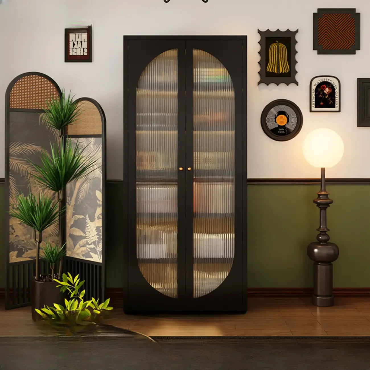 Bibliothèque contemporaine en métal noir avec portes vitrées