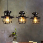 Suspension gothique en fer noir avec cage lumineuse