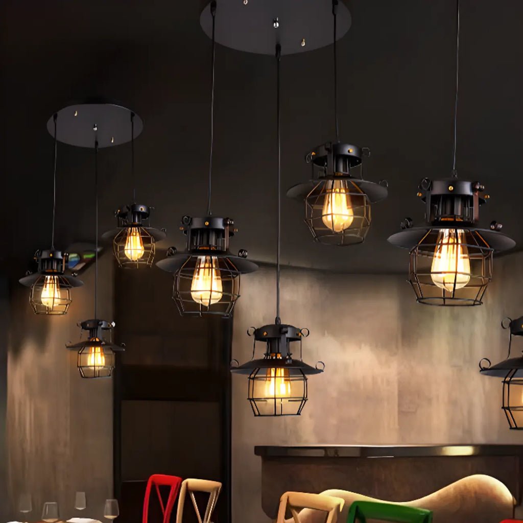 Suspension gothique en fer noir avec cage lumineuse