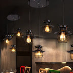 Suspension gothique en fer noir avec cage lumineuse