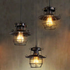 Suspension gothique en fer noir avec cage lumineuse