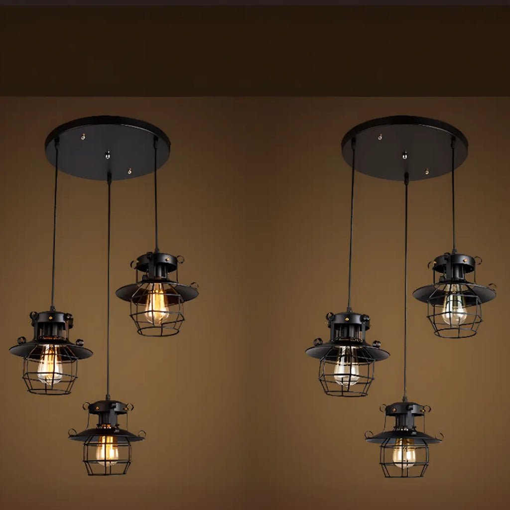 Suspension gothique en fer noir avec cage lumineuse