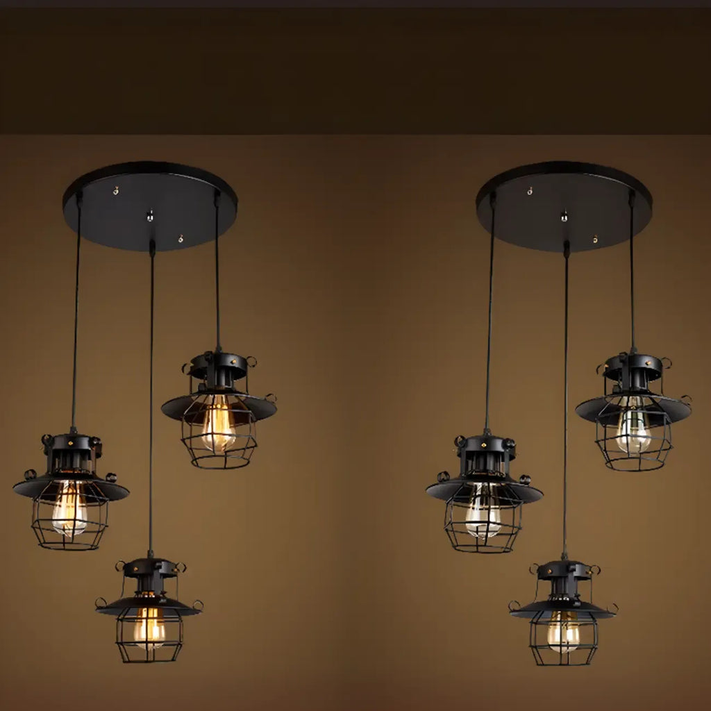 Suspension gothique en fer noir avec cage lumineuse