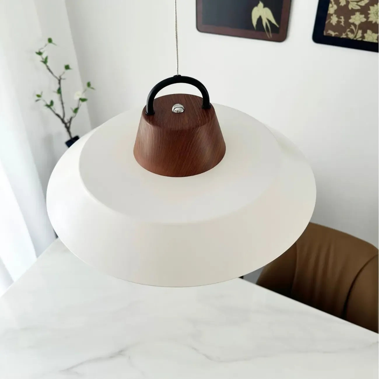 Suspension LED dimmable en métal blanc style grange et noyer