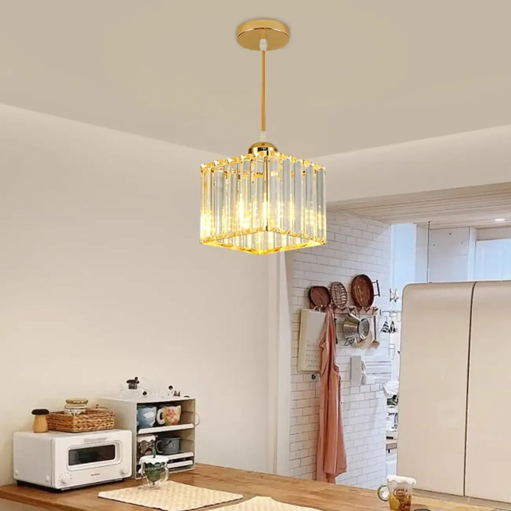 Lampadario a sospensione geometrico Art Déco in metallo dorato e cristallo