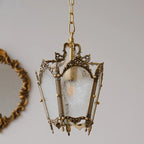 Suspension gothique en métal doré et verre dépoli pour couloir