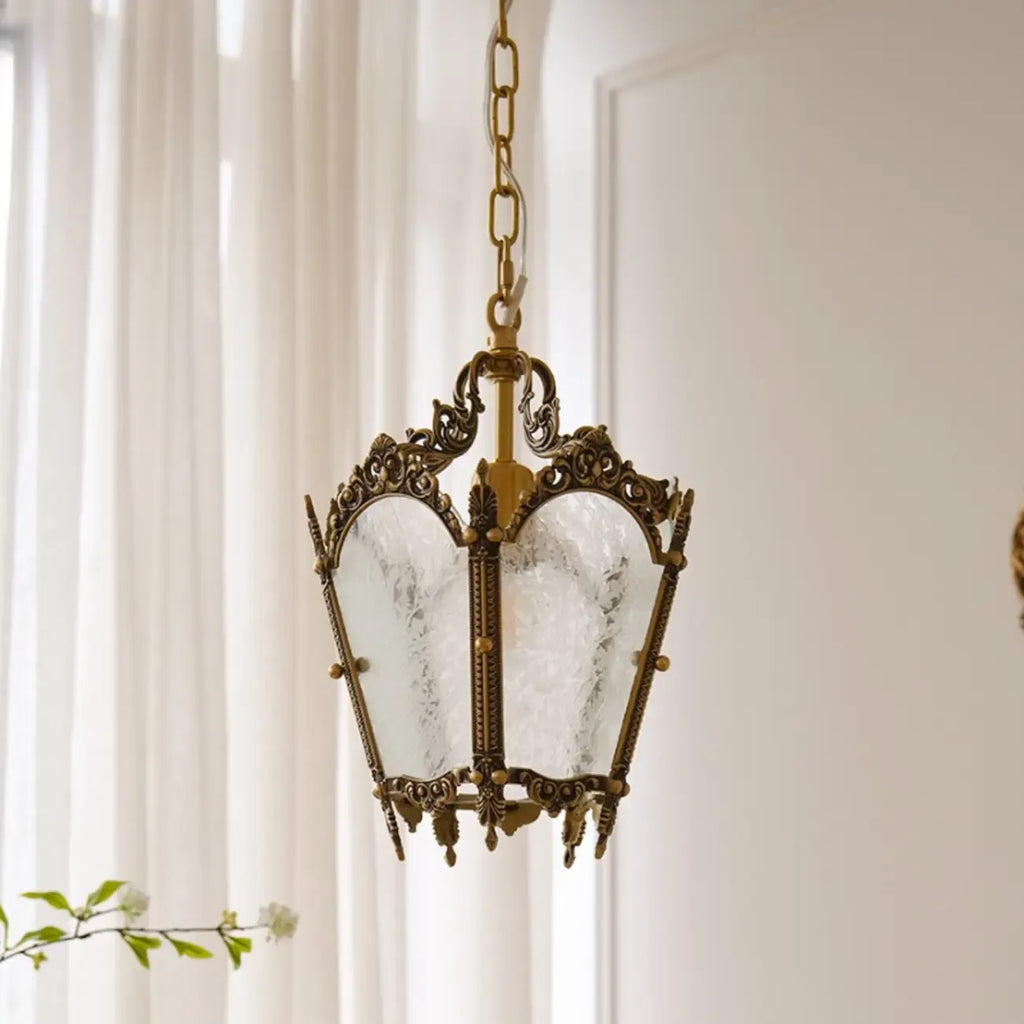 Suspension gothique en métal doré et verre dépoli pour couloir