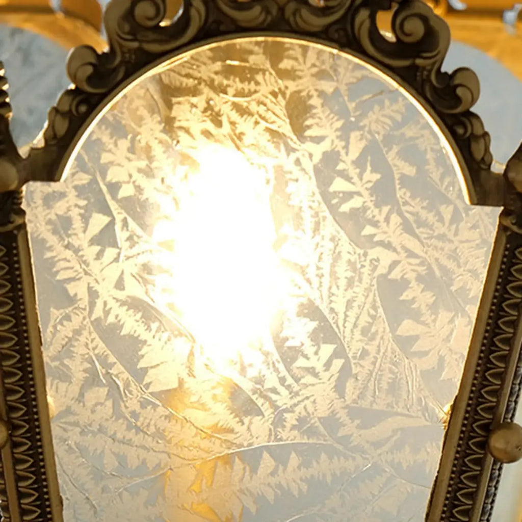 Suspension gothique en métal doré et verre dépoli pour couloir