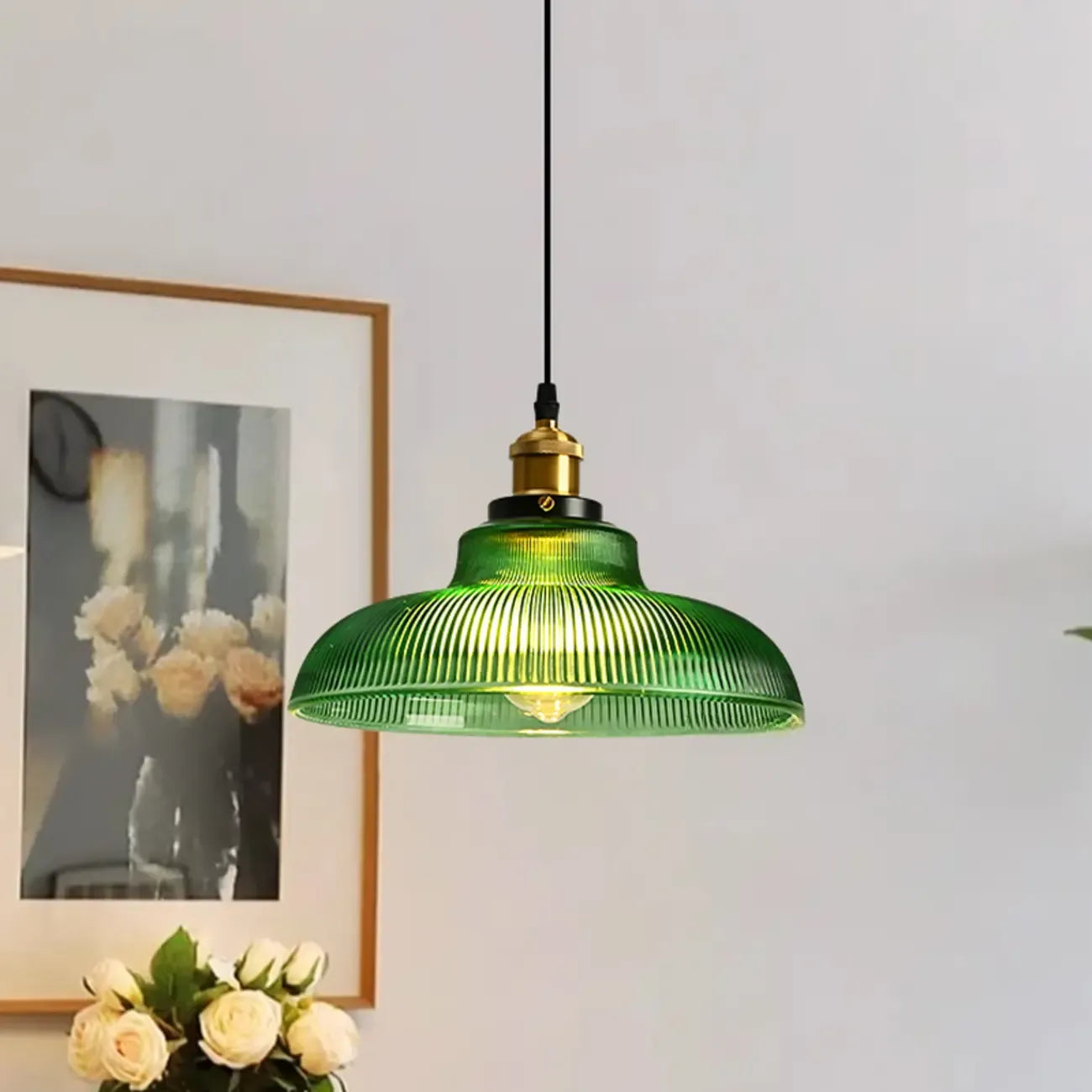Suspension en verre cannelé vert et laiton avec dôme lumineux