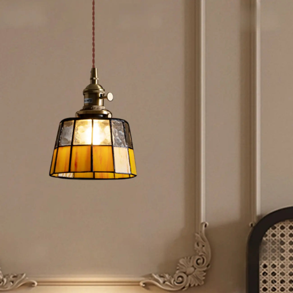 Suspension géométrique en verre jaune dépoli et laiton antique