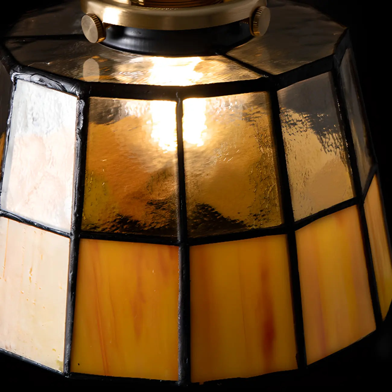 Suspension géométrique en verre jaune dépoli et laiton antique