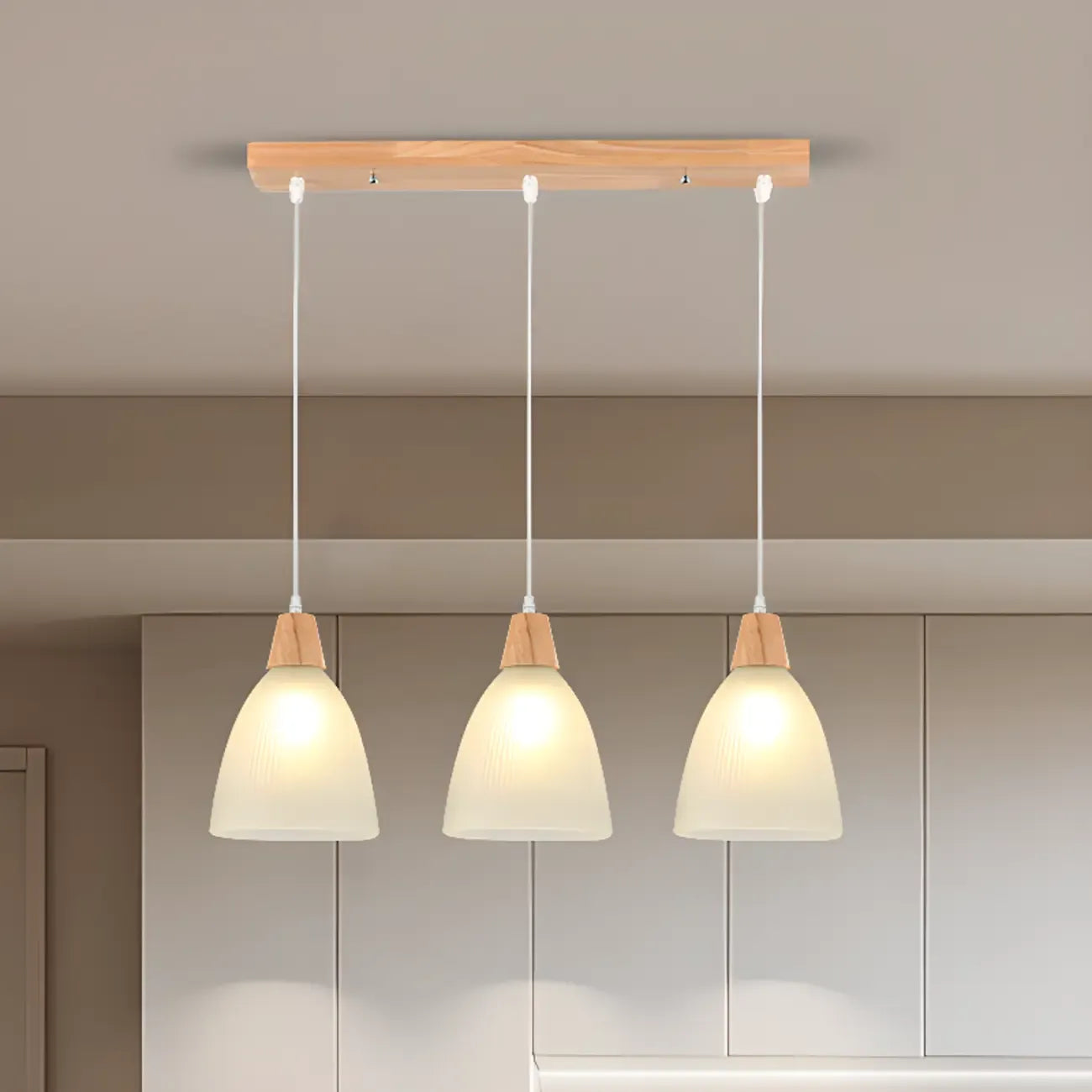 Lampadario a sospensione moderno a 3 luci in vetro e legno per isola cucina