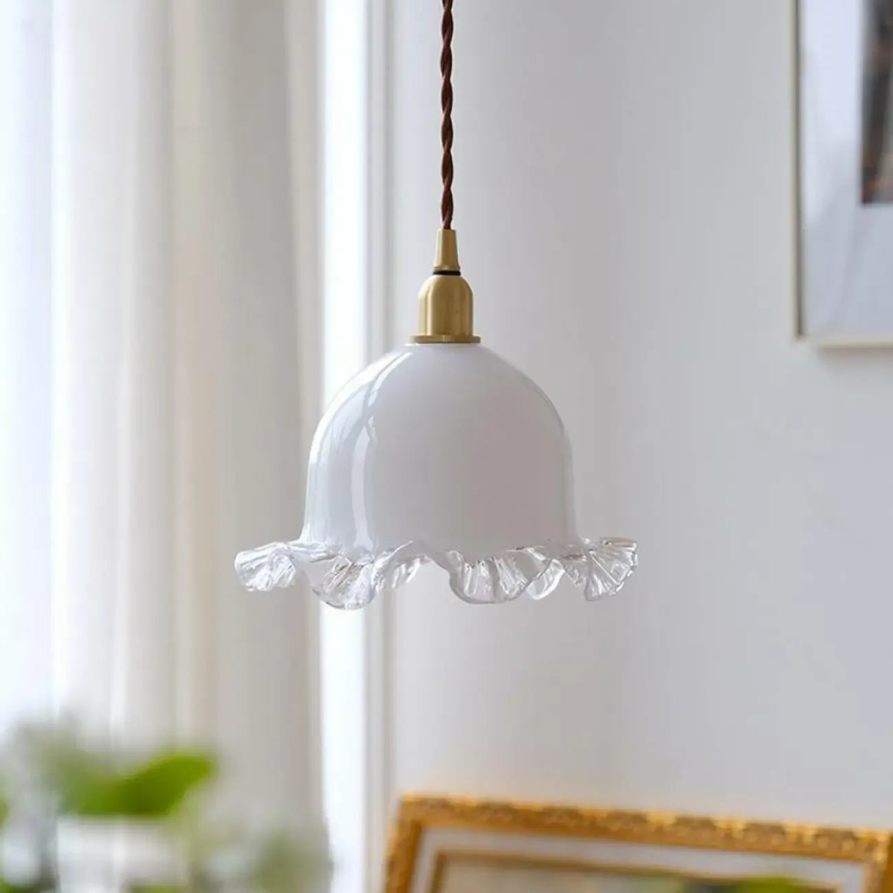 Suspension élégante en laiton blanc et verre à motif floral pour cuisine