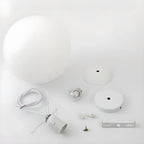 Suspension de cuisine minimaliste en verre blanc et métal argenté, globe