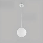 Suspension de cuisine minimaliste en verre blanc et métal argenté, globe