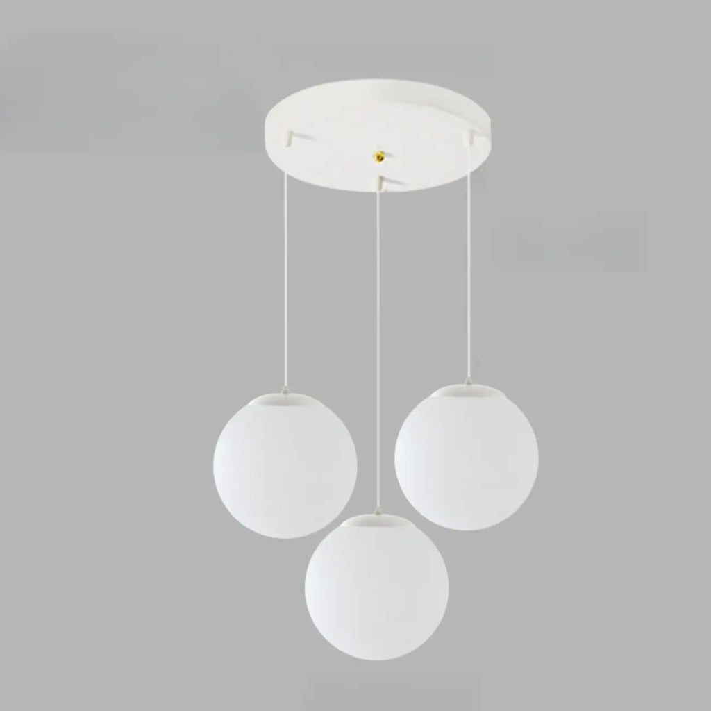 Suspension de cuisine minimaliste en verre blanc et métal argenté, globe