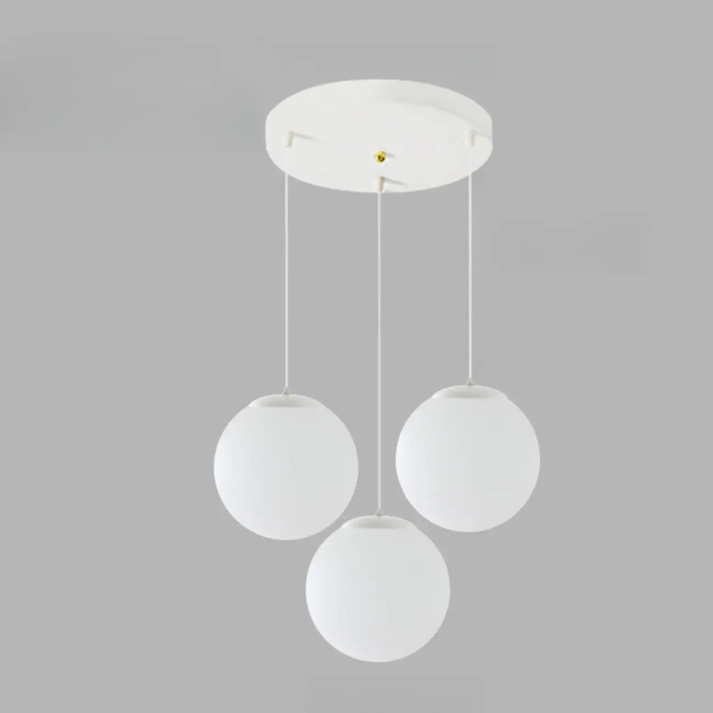 Suspension de cuisine minimaliste en verre blanc et métal argenté, globe