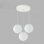 Suspension de cuisine minimaliste en verre blanc et métal argenté, globe